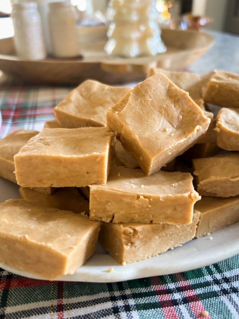easy 4 ingredient no fail peanut butter fudge made with powdered sugar